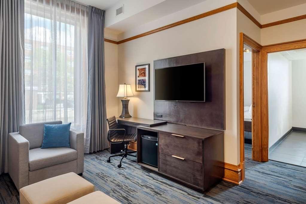 The Courthouse Hotel, Ascend Hotel Collection Thunder Bay Room photo